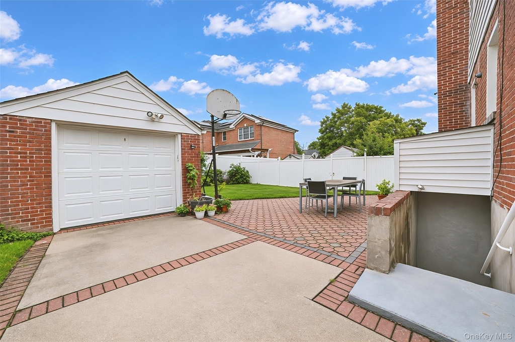 711 Covert Avenue - Photo 19