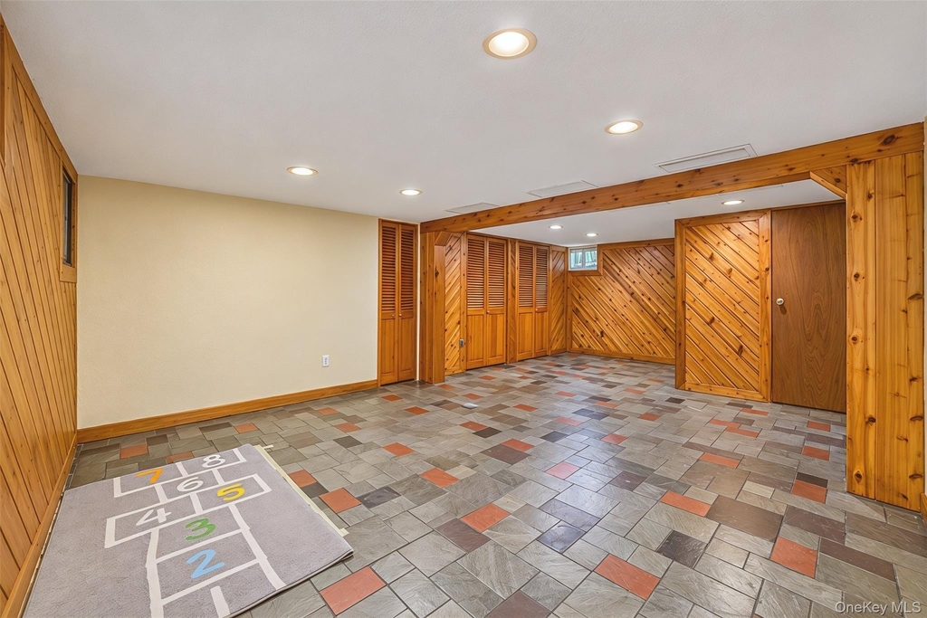 711 Covert Avenue - Photo 15