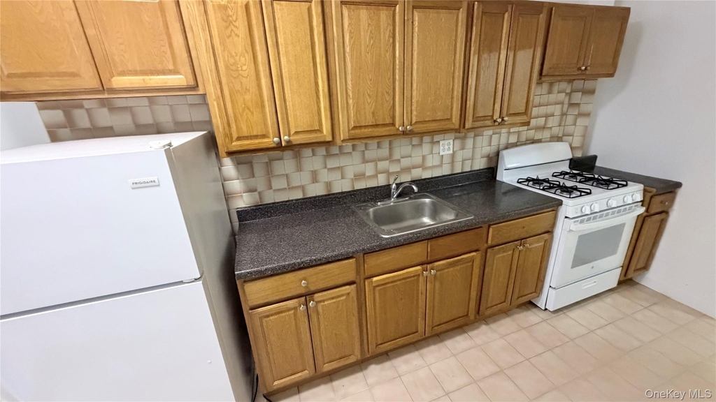 89-20 55th Avenue - Photo 10
