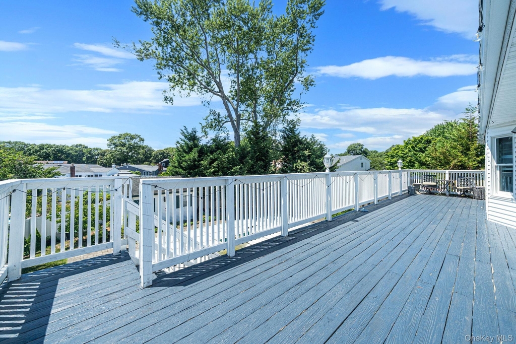 309 Sunrise Drive - Photo 3