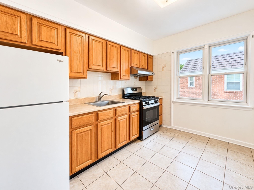 73-27 198th Street - Photo 5