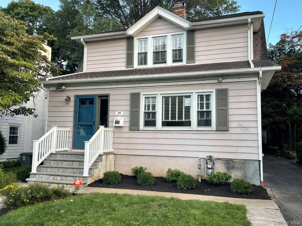 39 Archer Avenue - Photo 0