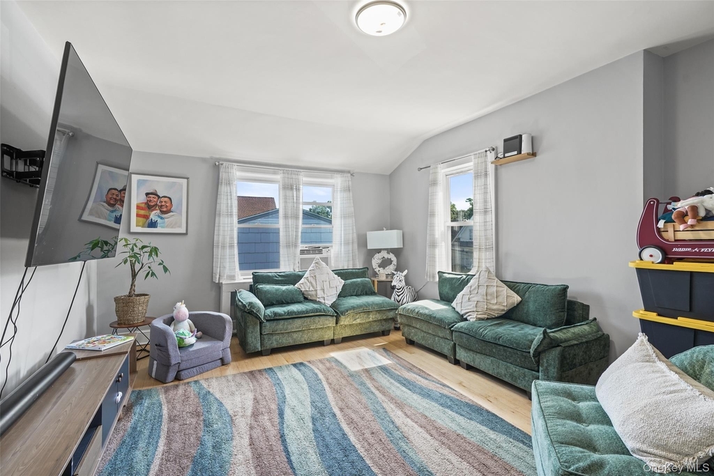 321 Olivia Street - Photo 6