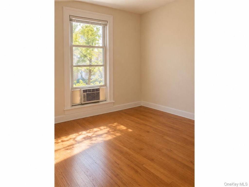 169 Beekman Avenue - Photo 15