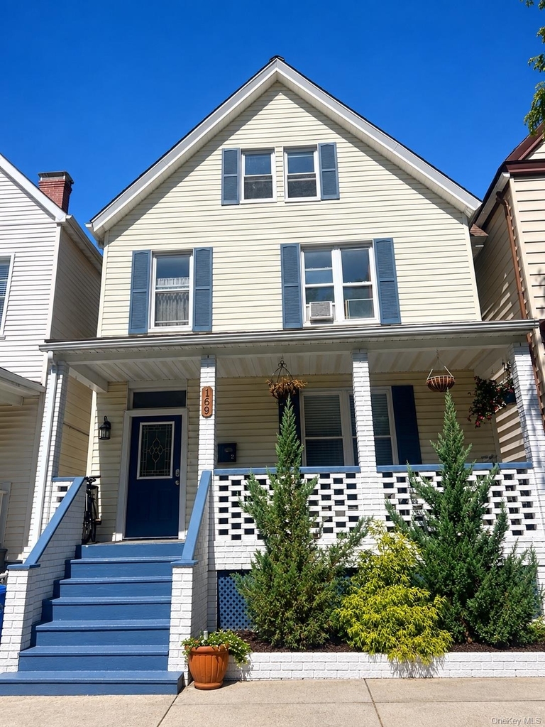 169 Beekman Avenue - Photo 0