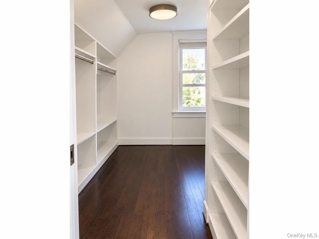 169 Beekman Avenue - Photo 18