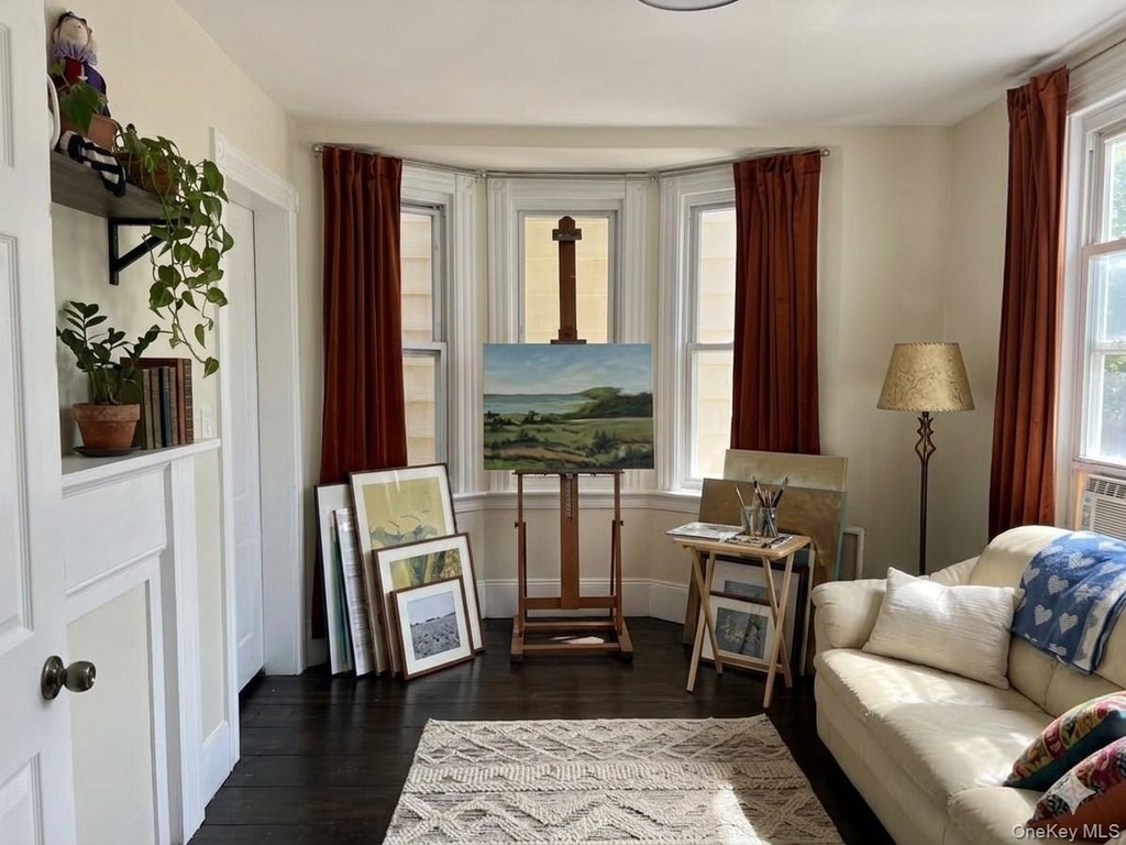 169 Beekman Avenue - Photo 1