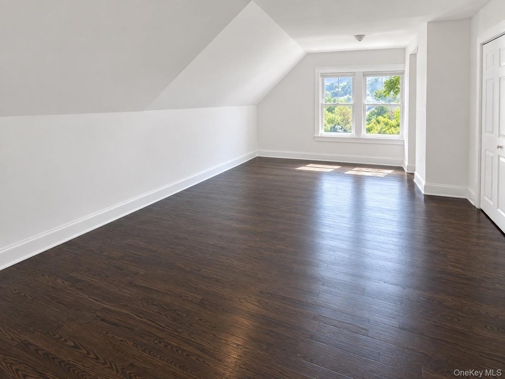 169 Beekman Avenue - Photo 16
