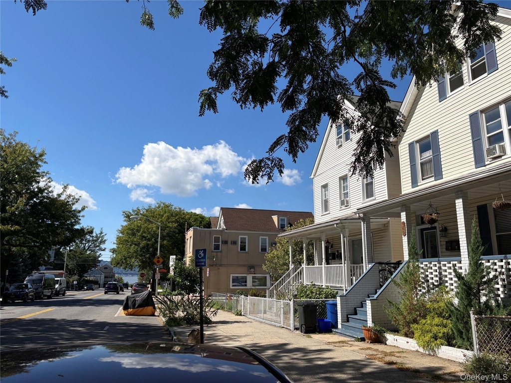 169 Beekman Avenue - Photo 19