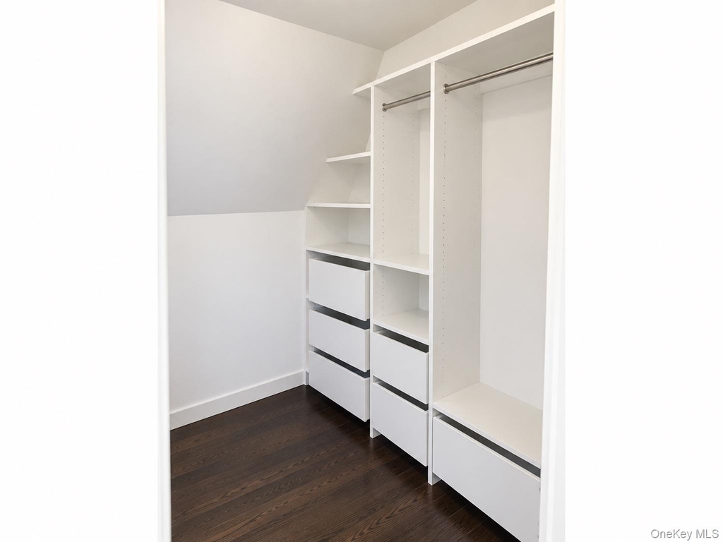 169 Beekman Avenue - Photo 17