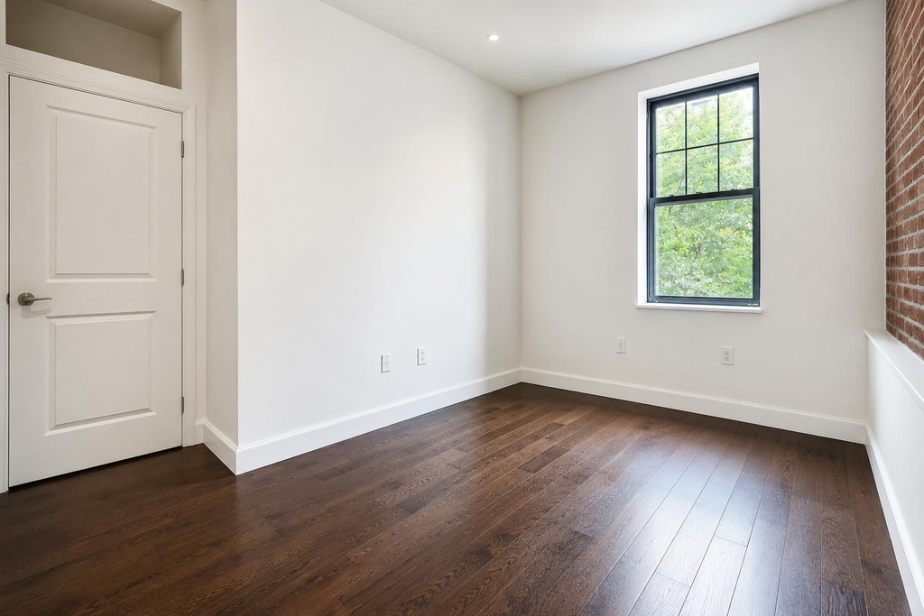 186 Claremont Avenue - Photo 6