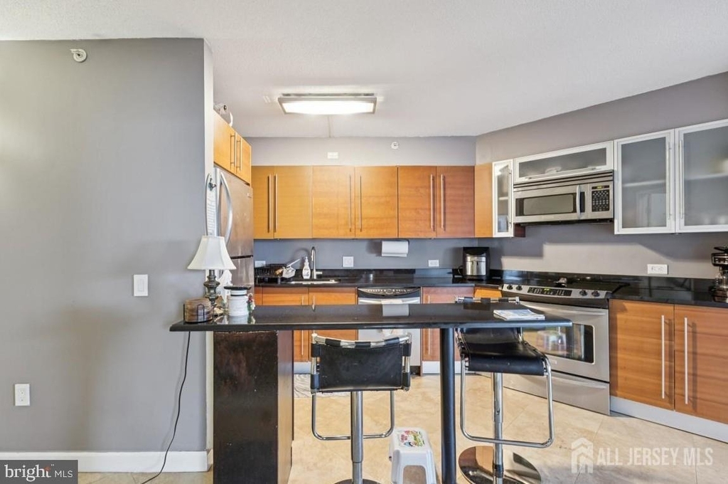 526 Pacific Avenue - Photo 2