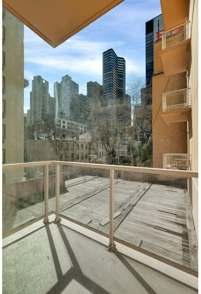 250 E 49th Street - Photo 4