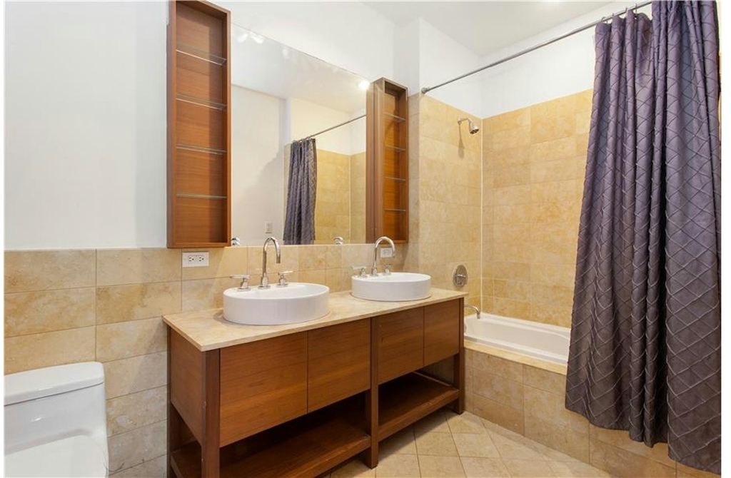 250 E 49th Street - Photo 3