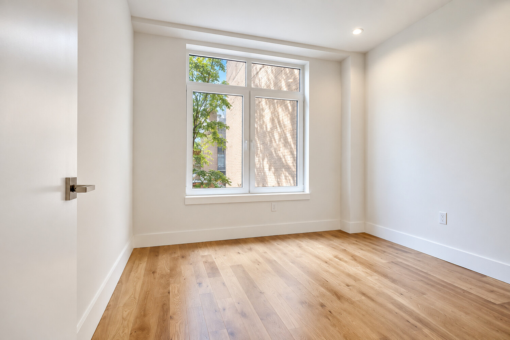 1004 Gates Avenue - Photo 2