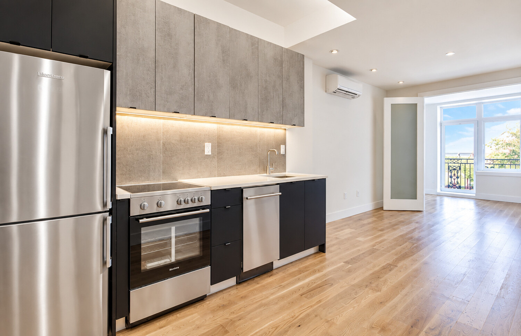 1004 Gates Avenue - Photo 1