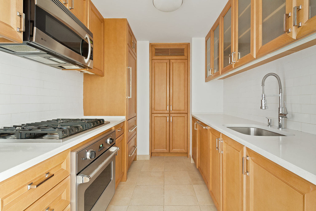 205 E 85th Street - Photo 4