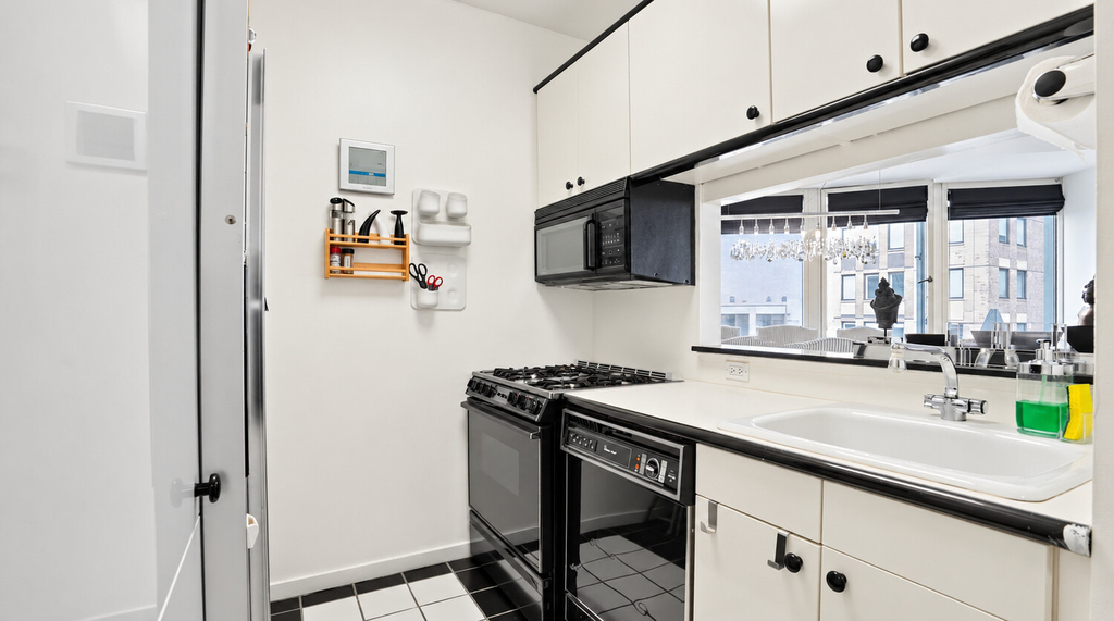 150 W 56th Street - Photo 3