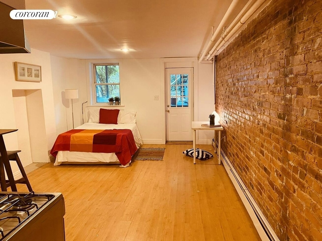 178 St James Place - Photo 1
