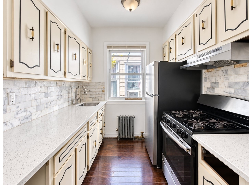 143-27 95th Avenue - Photo 2