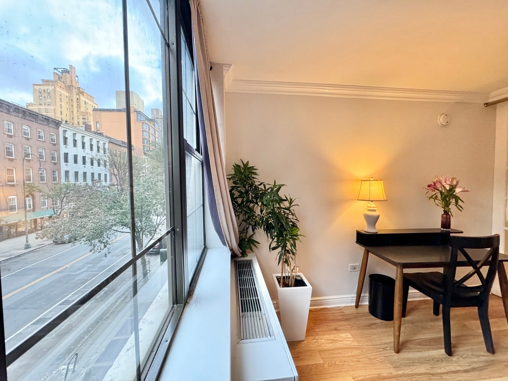 222 W 14th Street - Photo 1
