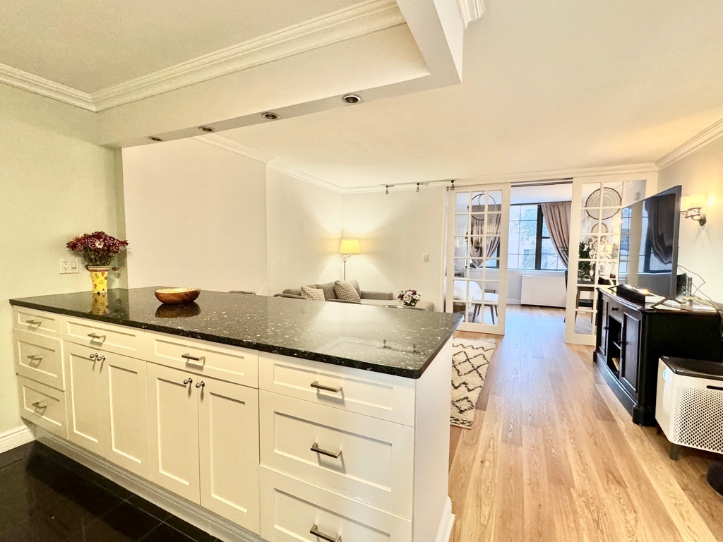 222 W 14th Street - Photo 6