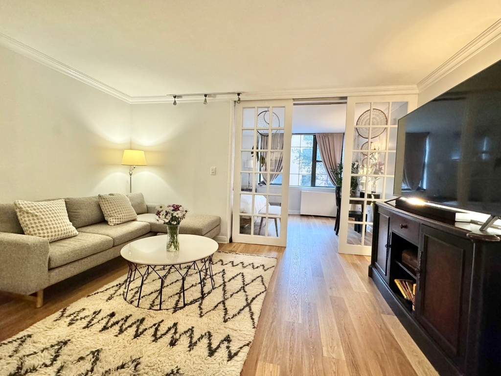 222 W 14th Street - Photo 9