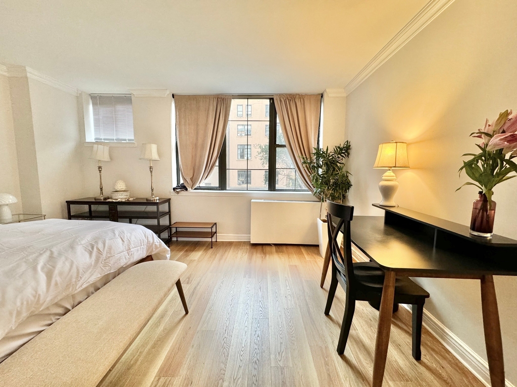 222 W 14th Street - Photo 0