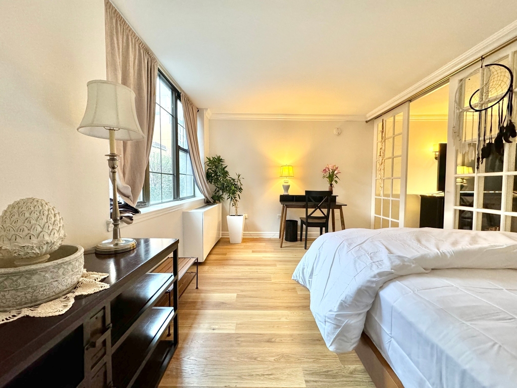 222 W 14th Street - Photo 2