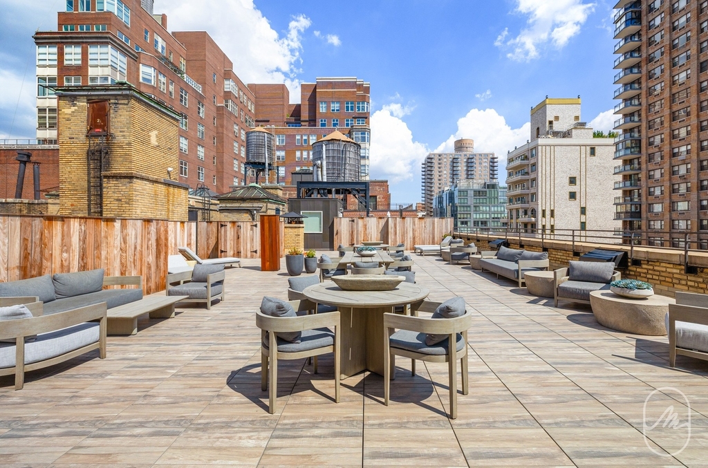 103 E 86th Street - Photo 17
