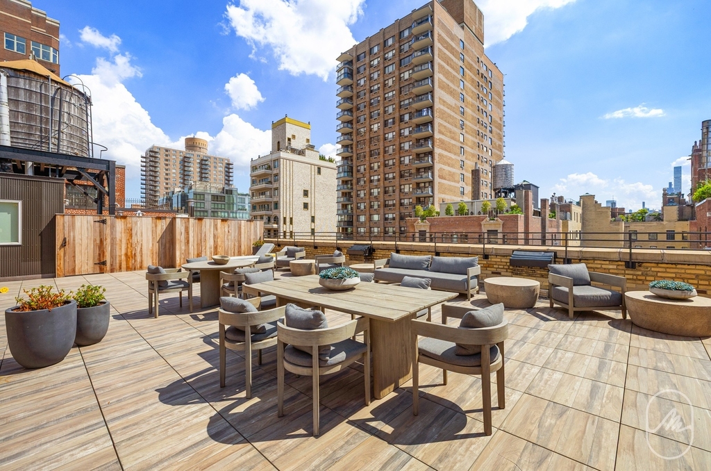 103 E 86th Street - Photo 19