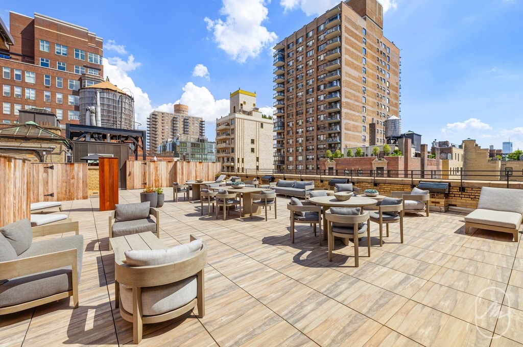 103 E 86th Street - Photo 18