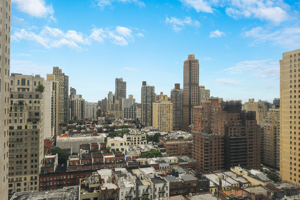 301 E 79th Street - Photo 8
