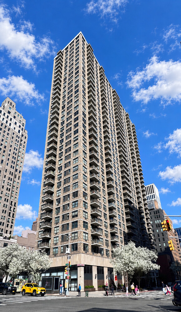301 E 79th Street - Photo 11