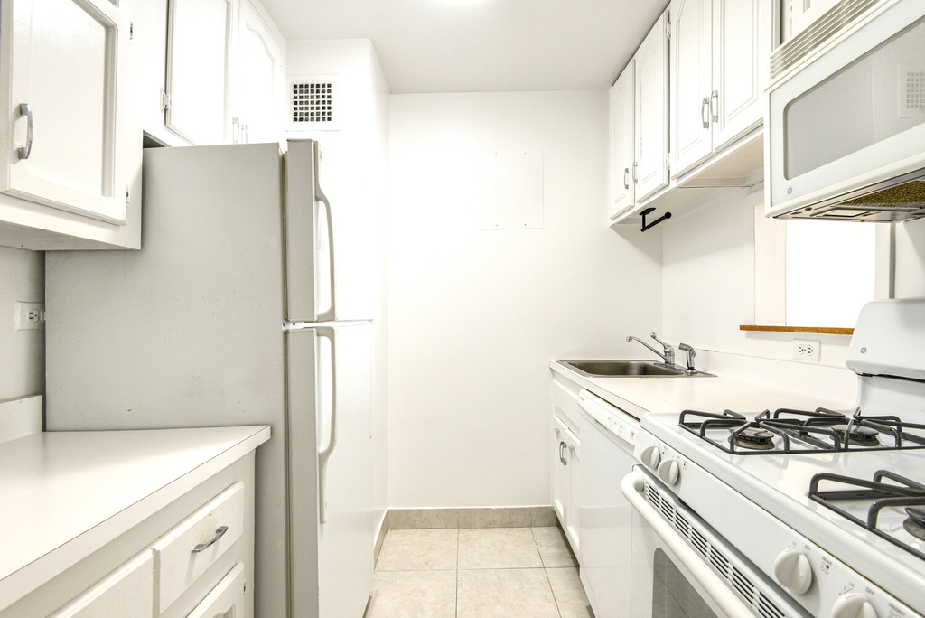 301 E 79th Street - Photo 5
