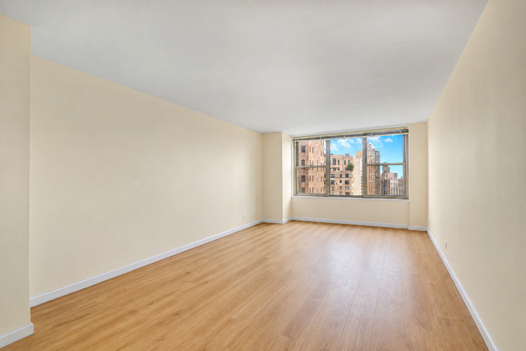 301 E 79th Street - Photo 2