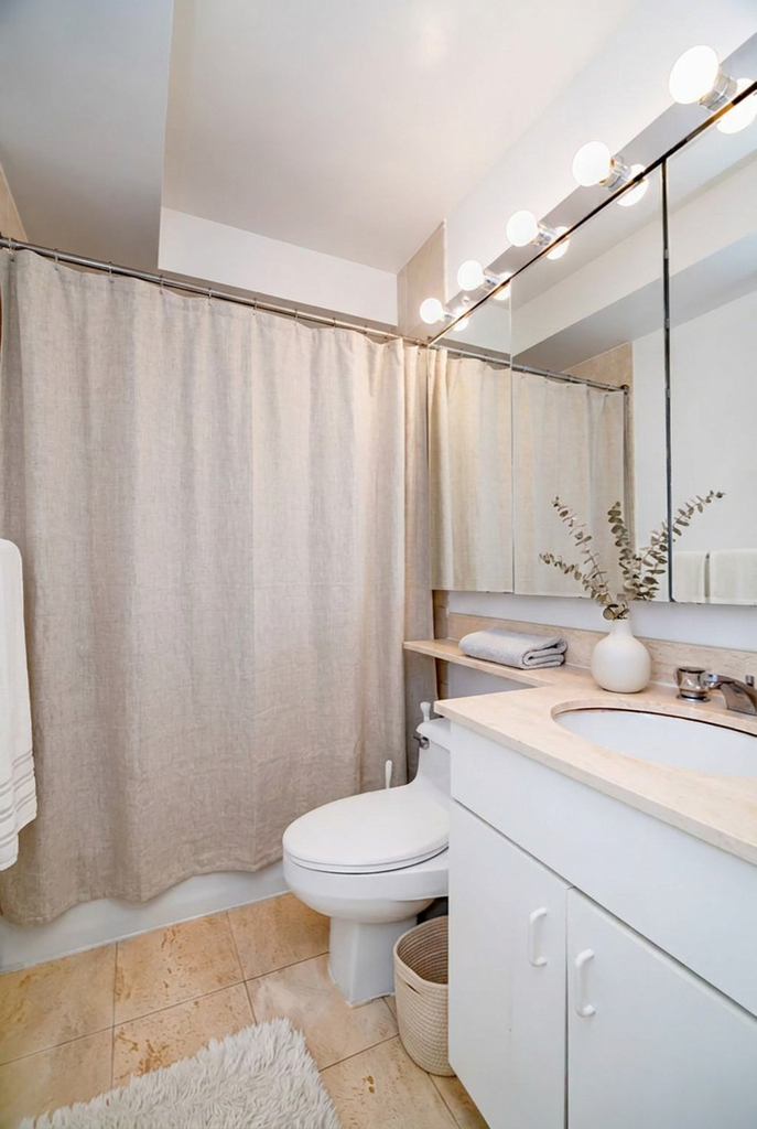 215 W 95th Street - Photo 4