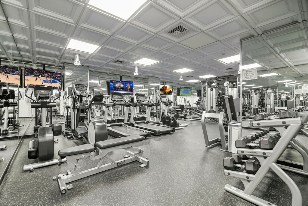 215 W 95th Street - Photo 5