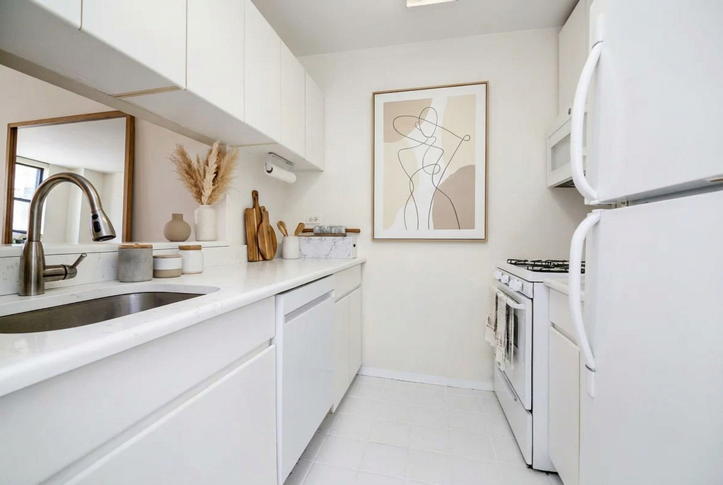 215 W 95th Street - Photo 1
