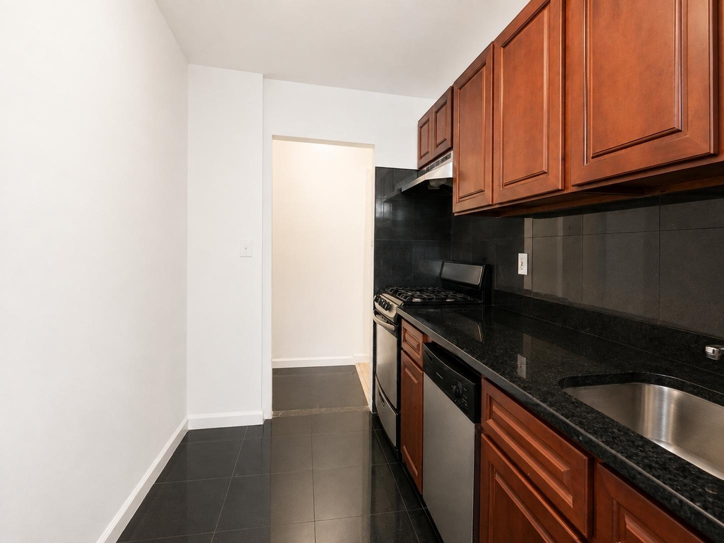 3139 Broadway - Photo 11