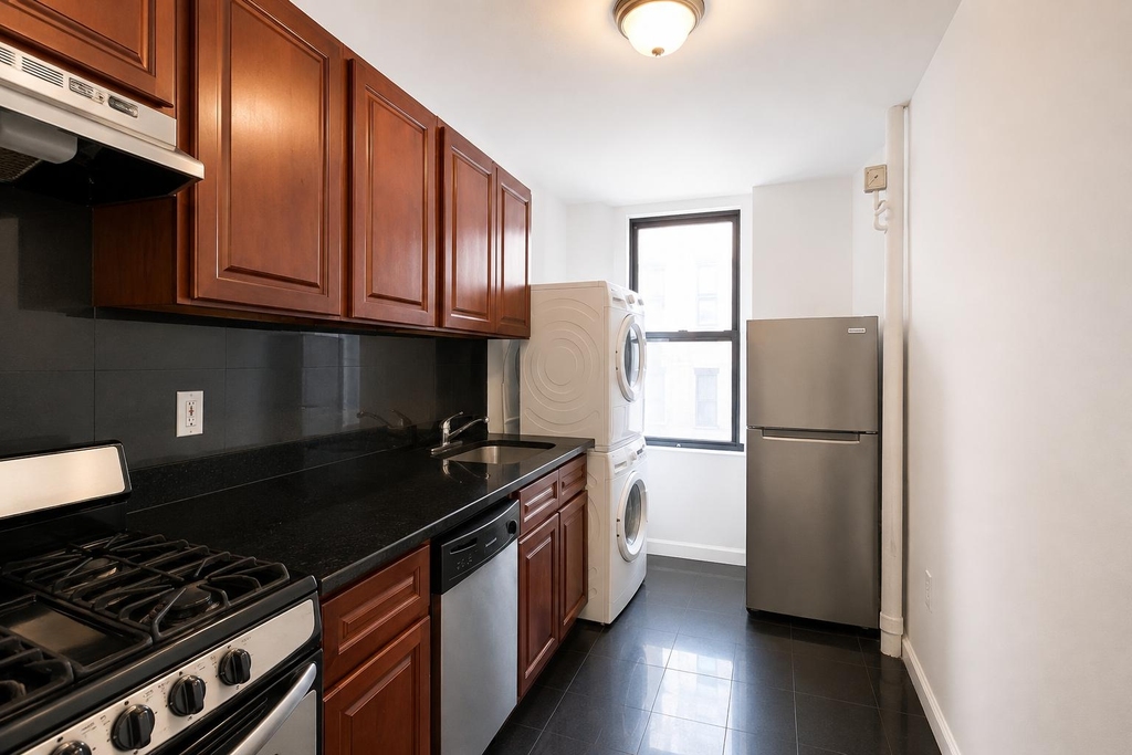 3139 Broadway - Photo 10