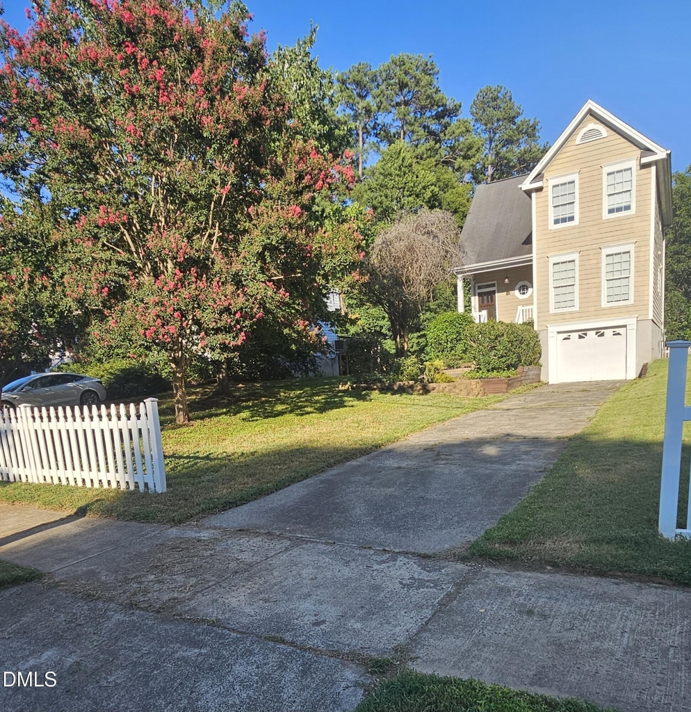 2132 Bellaire Avenue - Photo 1