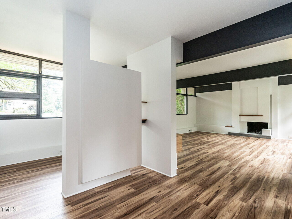 511 Transylvania Avenue - Photo 6