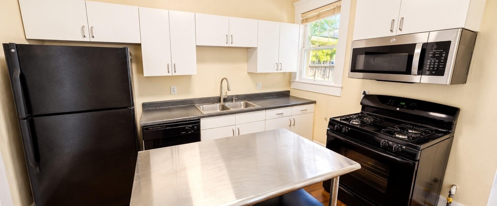 1006 W 22nd St - Photo 13
