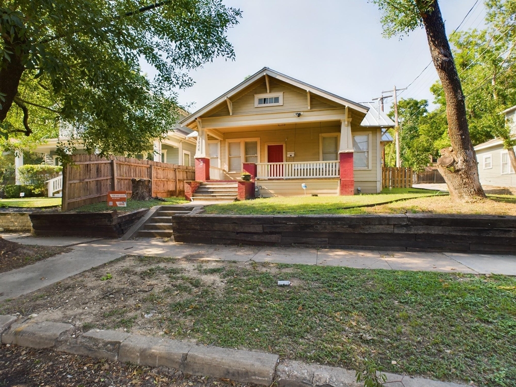1006 W 22nd St - Photo 0