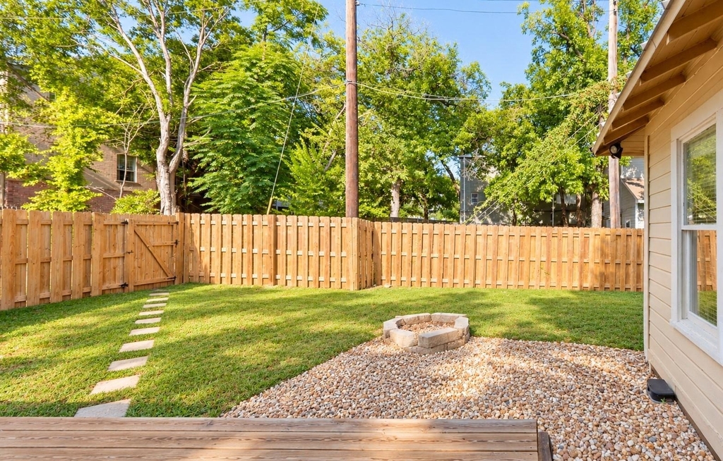 1006 W 22nd St - Photo 9