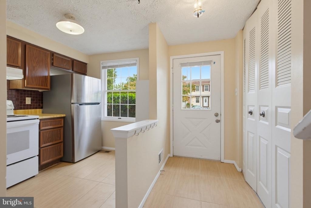 8284 Crestmont Circle - Photo 3