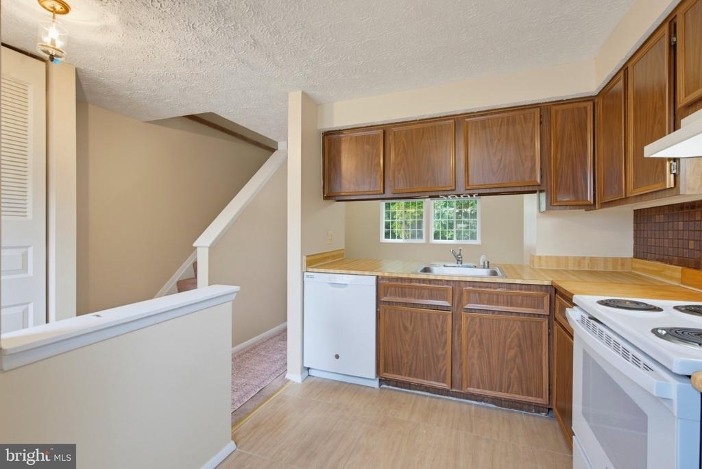 8284 Crestmont Circle - Photo 7