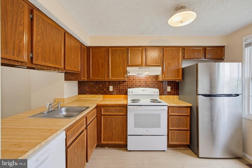 8284 Crestmont Circle - Photo 4