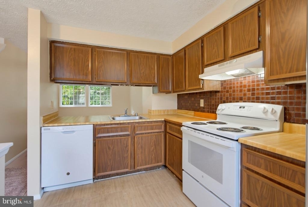 8284 Crestmont Circle - Photo 6